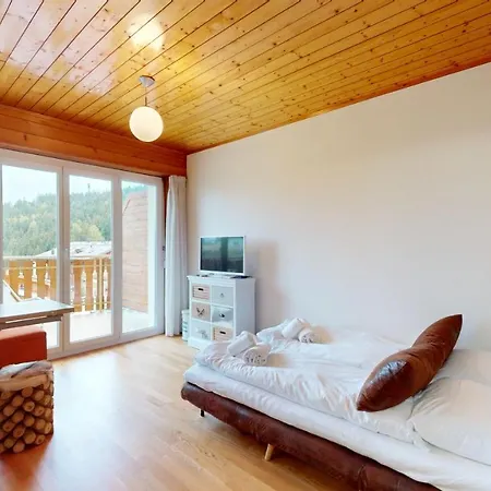 דירה Calm With Balcony In
